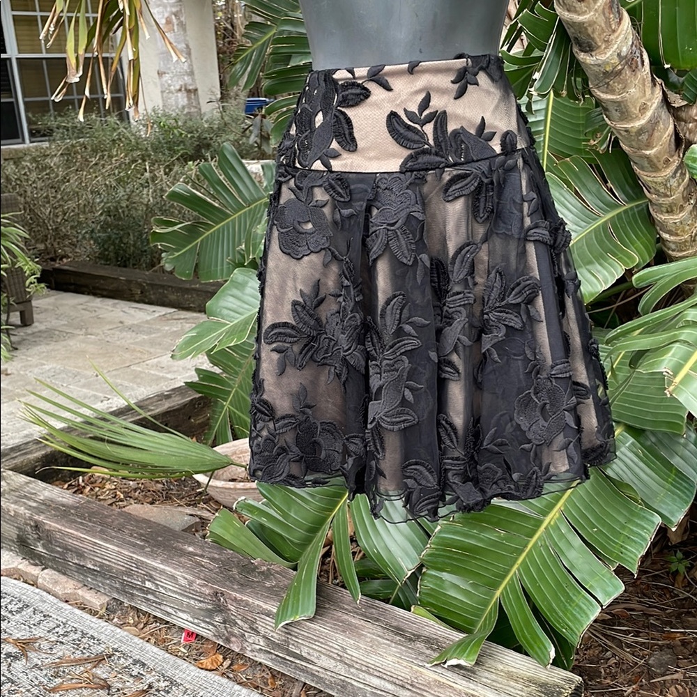 Bebe sheer  floral drop waist skirt - Picture 3 of 7